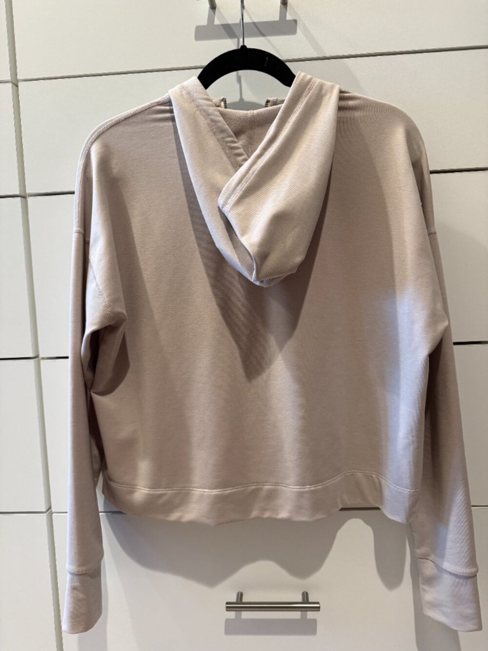 Vuori Cropped Hoodie Pullover Sweatshirt Size M--EXCELLENT CONDITION - Picture 2 of 2